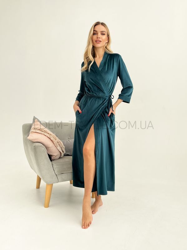 Фото Женский длинный велюровый халат Julia Ulich