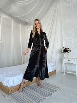 Фото Длинный женский Велюровый халат Julia Ulich